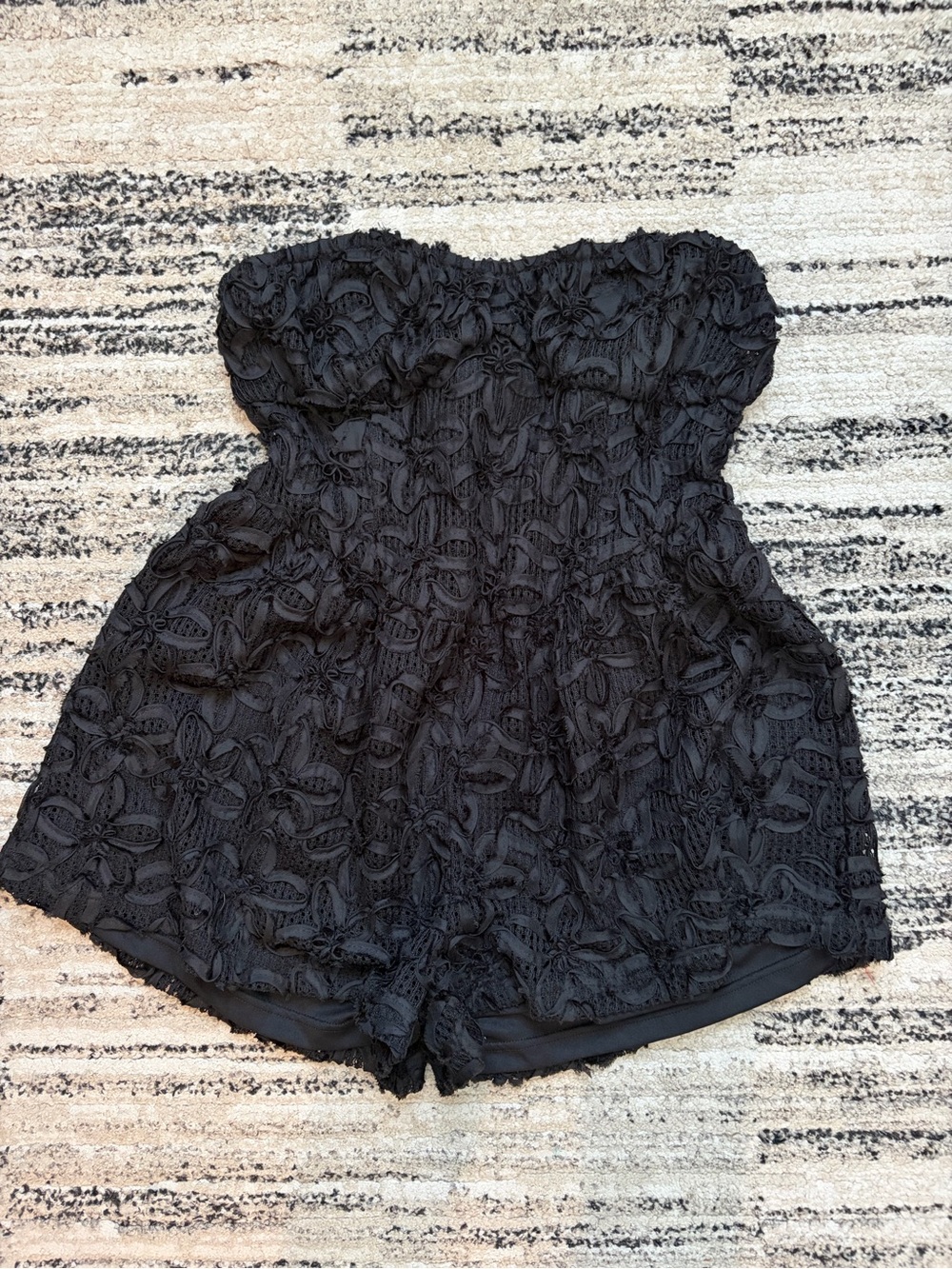 NWT Molly Green Piper Strapless Floral Detail Romper Black - L